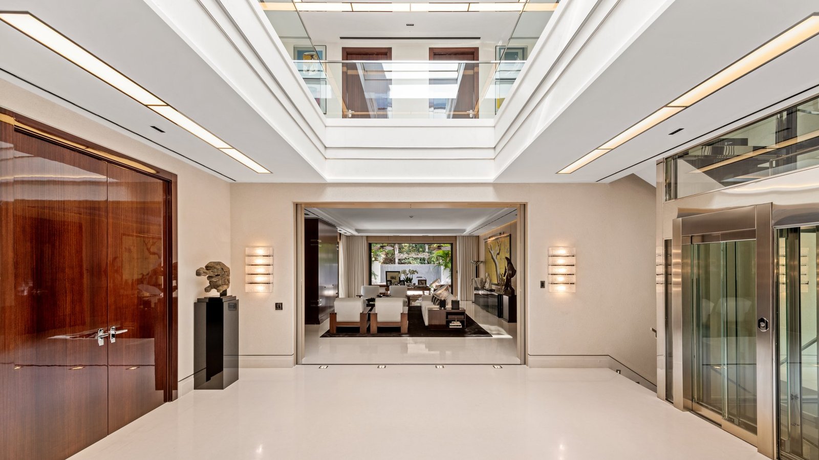 Exquisite Villa In Santa Margarita Private Residence At Marbella Club Hotel. Villa in Marbella, Andalusia, Spain 1 - 14497479