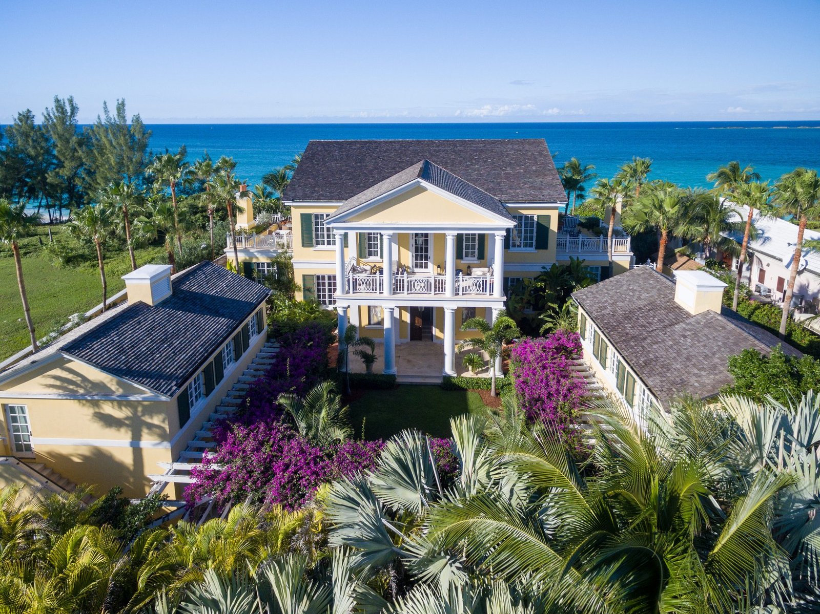 An Exclusive Ocean Front Villa On The World Famous Paradise Island, Bahamas Villa in Paradise Island, New Providence, The Bahamas 1 - 14213967