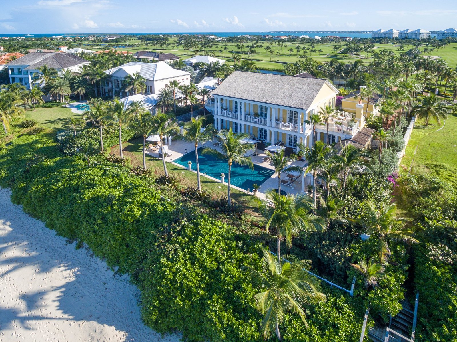 An Exclusive Ocean Front Villa On The World Famous Paradise Island, Bahamas Villa in Paradise Island, New Providence, The Bahamas 1 - 14213967