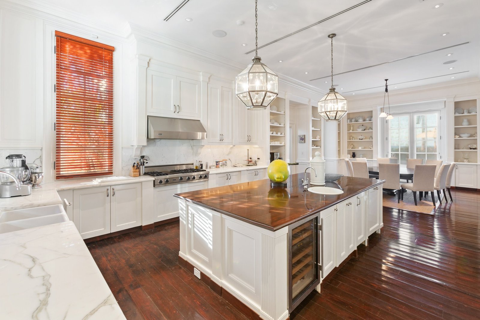 An Exclusive Ocean Front Villa On The World Famous Paradise Island, Bahamas Villa in Paradise Island, New Providence, The Bahamas 1 - 14213967