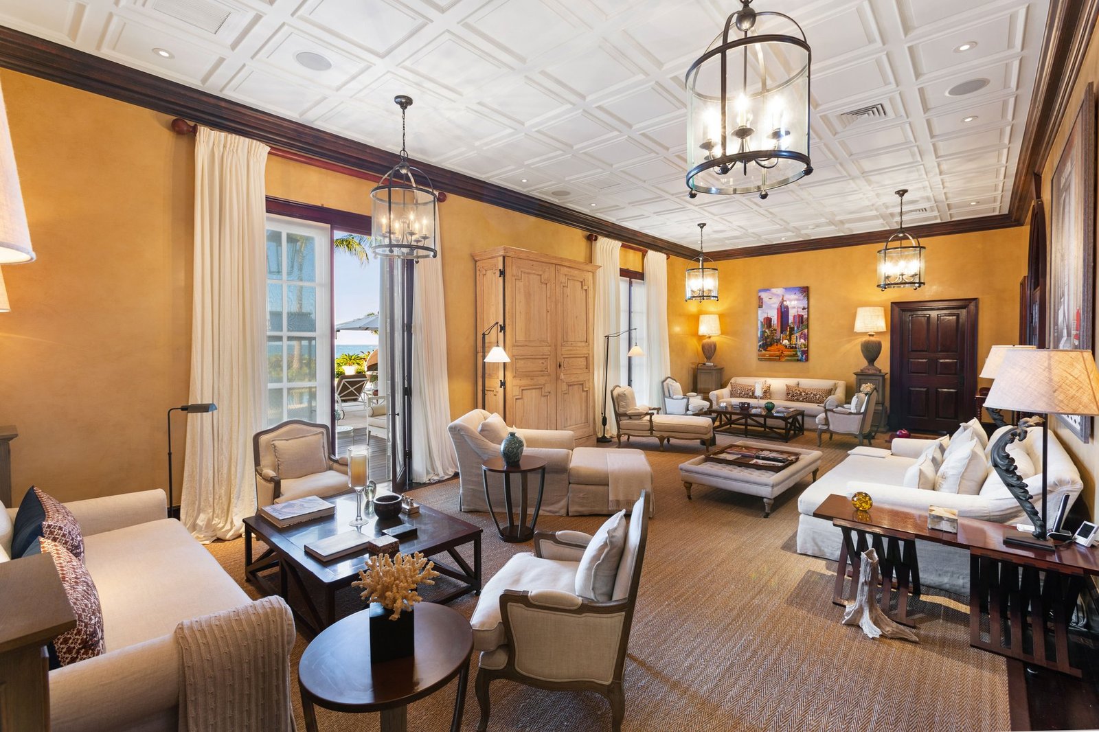 An Exclusive Ocean Front Villa On The World Famous Paradise Island, Bahamas Villa in Paradise Island, New Providence, The Bahamas 1 - 14213967