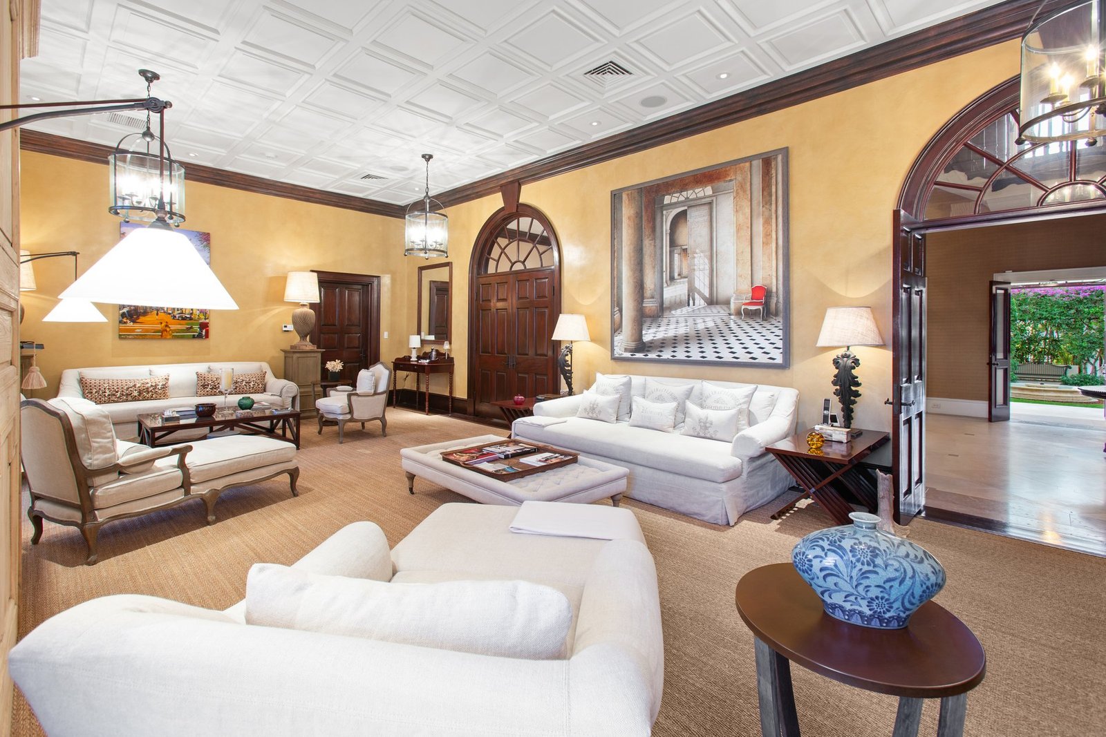 An Exclusive Ocean Front Villa On The World Famous Paradise Island, Bahamas Villa in Paradise Island, New Providence, The Bahamas 1 - 14213967