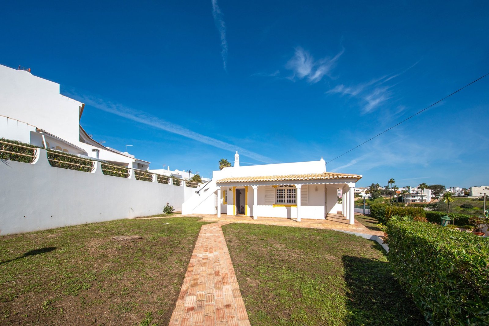 Fantastic 4 Bedroom Villa In Porches! Villa in Porches, Algarve, Portugal 1 - 15259986