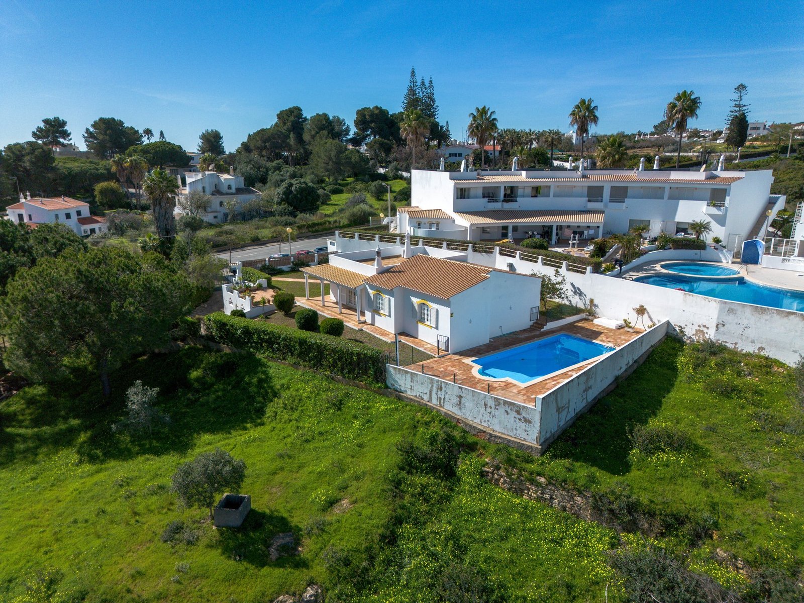 Fantastic 4 Bedroom Villa In Porches! Villa in Porches, Algarve, Portugal 1 - 15259986