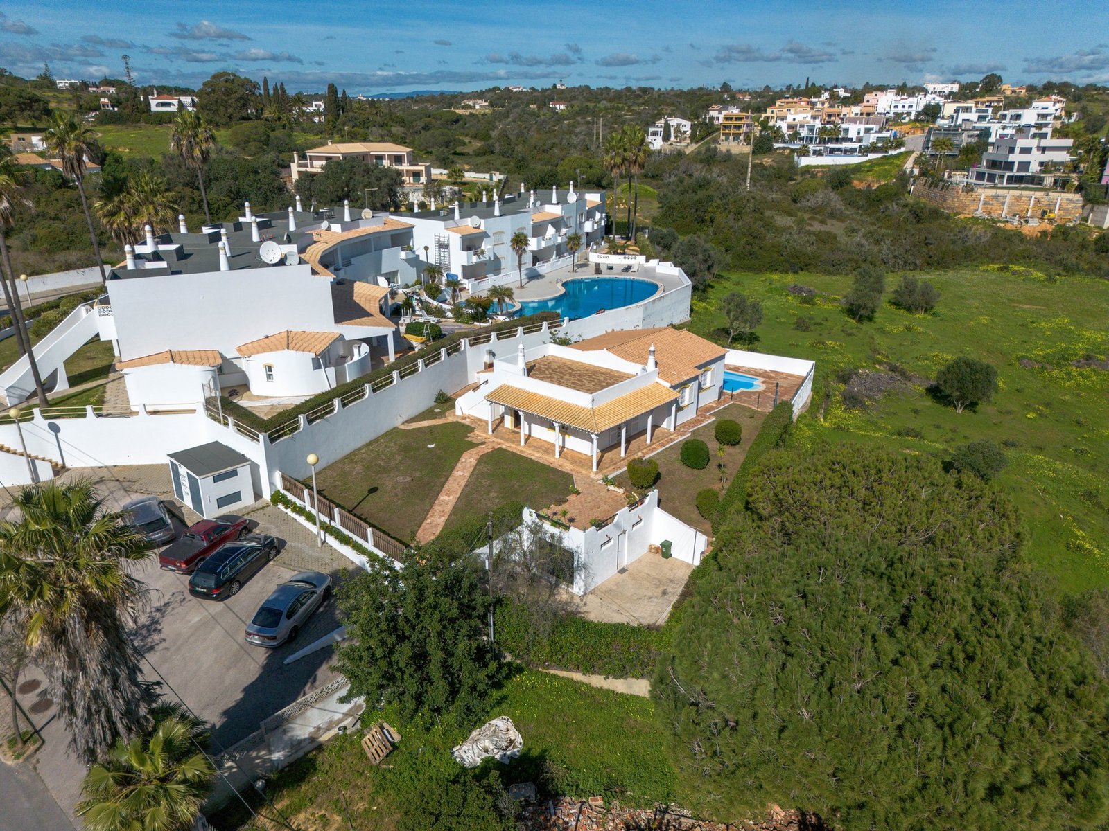 Fantastic 4 Bedroom Villa In Porches! Villa in Porches, Algarve, Portugal 1 - 15259986