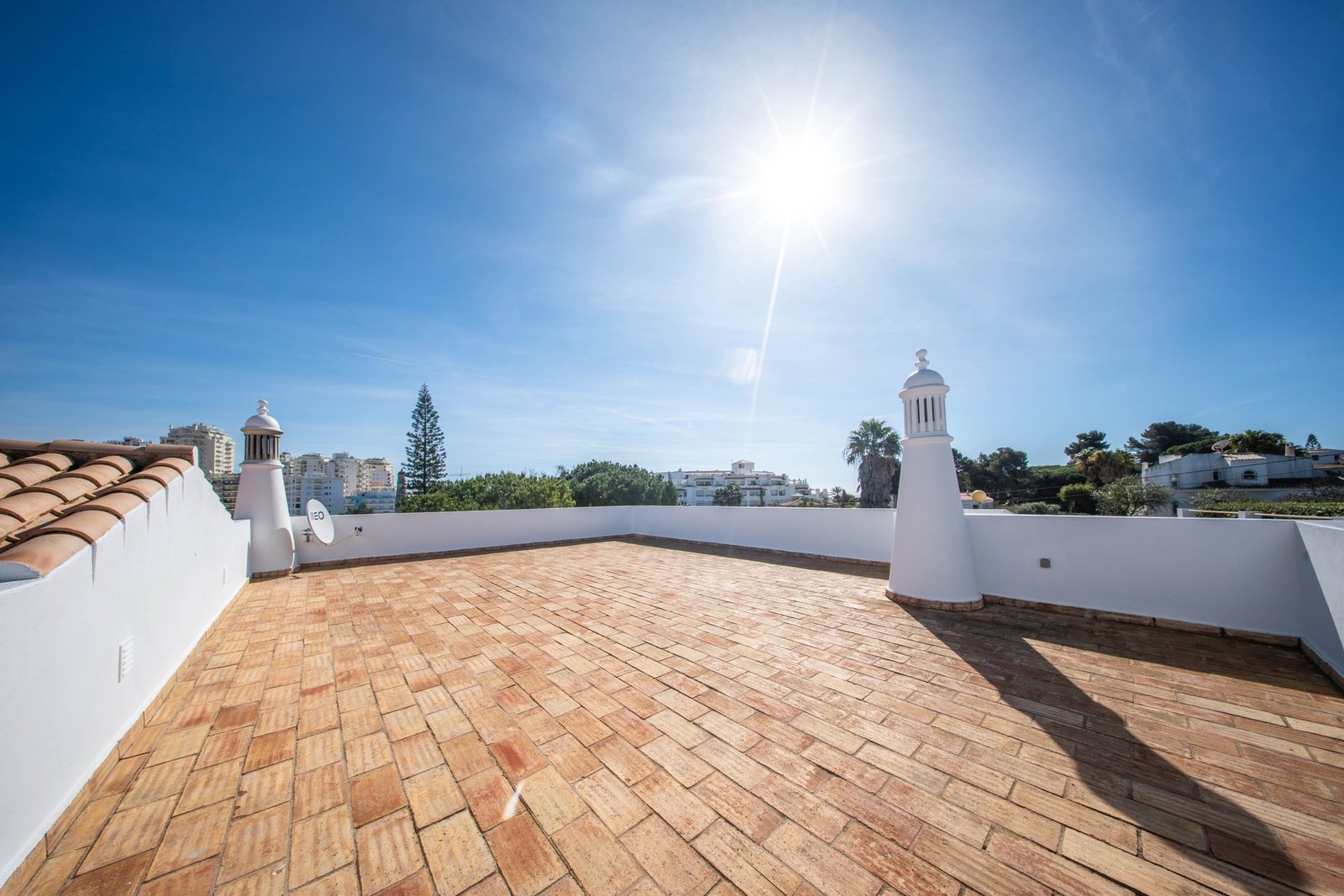Fantastic 4 Bedroom Villa In Porches! Villa in Porches, Algarve, Portugal 1 - 15259986