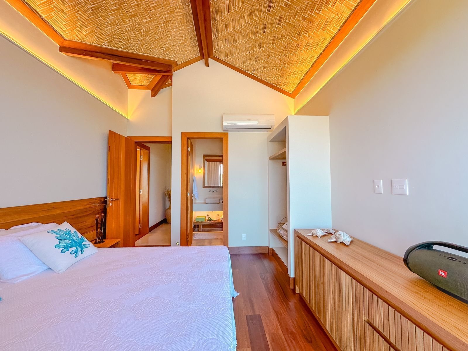 Modern Property Embraced By The Sea And Nature. Villa in Rio de Janeiro, State of Rio de Janeiro, Brazil 1 - 15301932