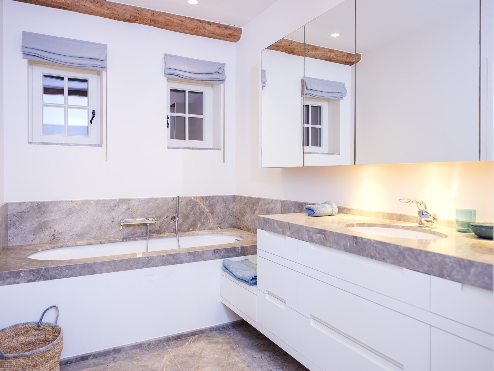 A Three Hectare Estate With A Private Lake Country House in Zuidzande, Zeeland, Netherlands 1 - 16135428