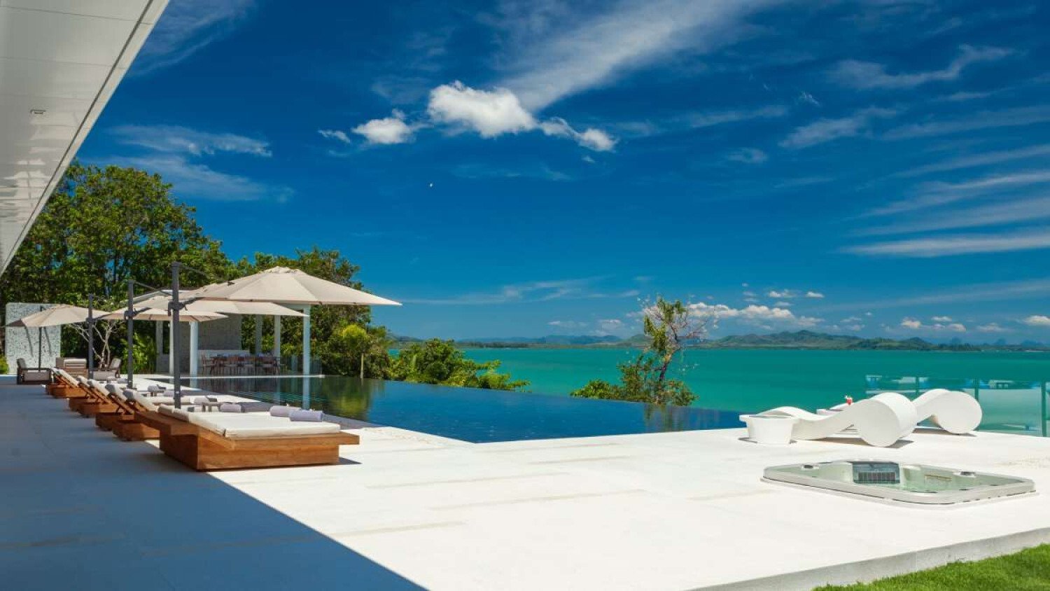 Exquisite Beachfront Luxury Villa Villa in Pa Klok, Phuket, Thailand 1 - 14791526