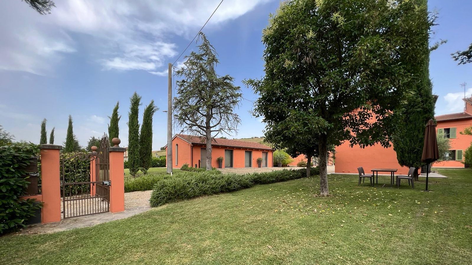 1e7bad50-49df-4a8d-8b07-ca41505a6b9f