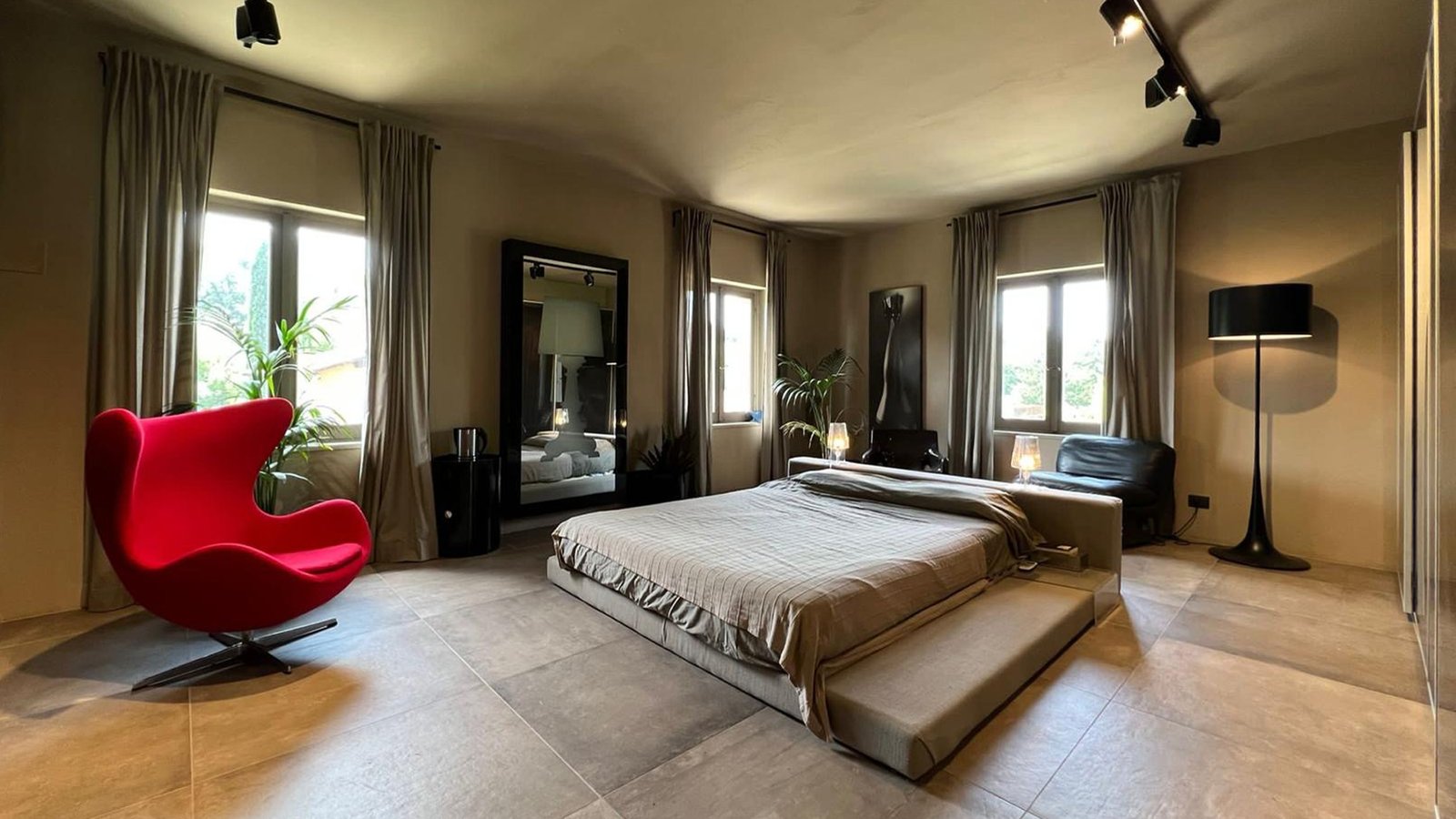 705b2606-61dc-4978-a5cb-b40c0e7e81b2