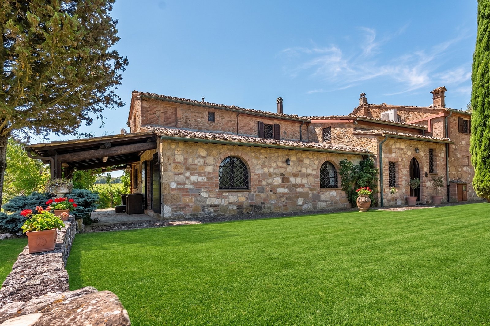 2 Wonderful property with swimming pool in Montepulciano
