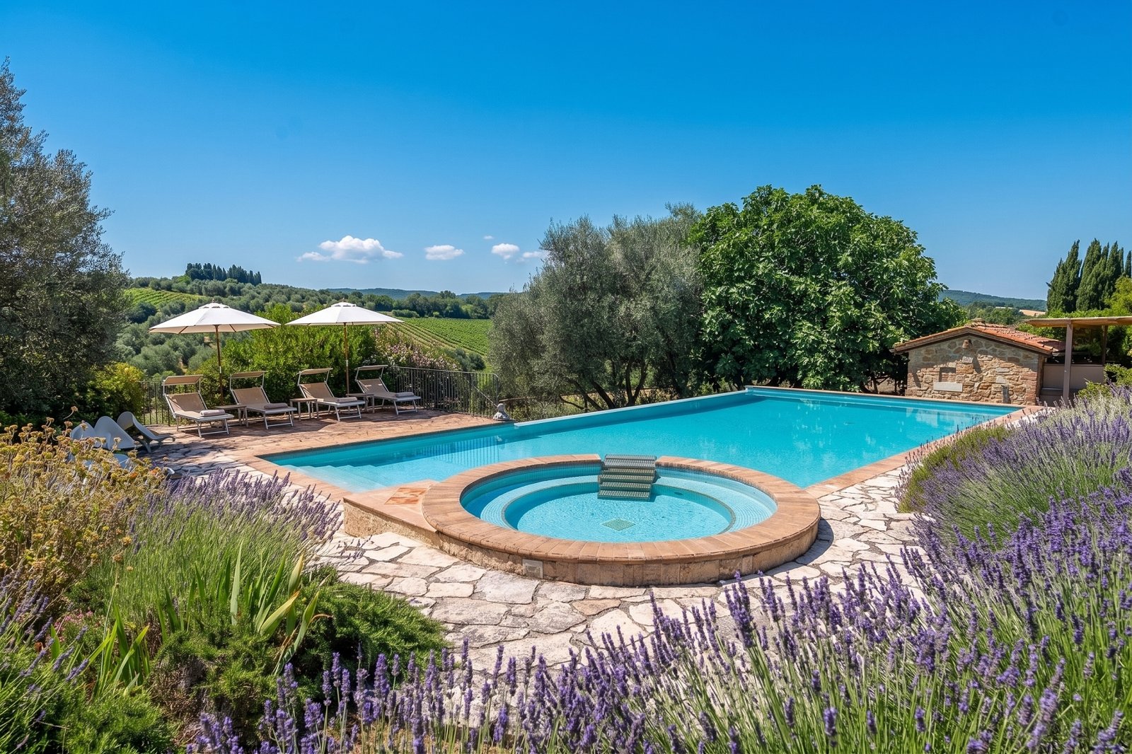3 Wonderful property with swimming pool in Montepulciano