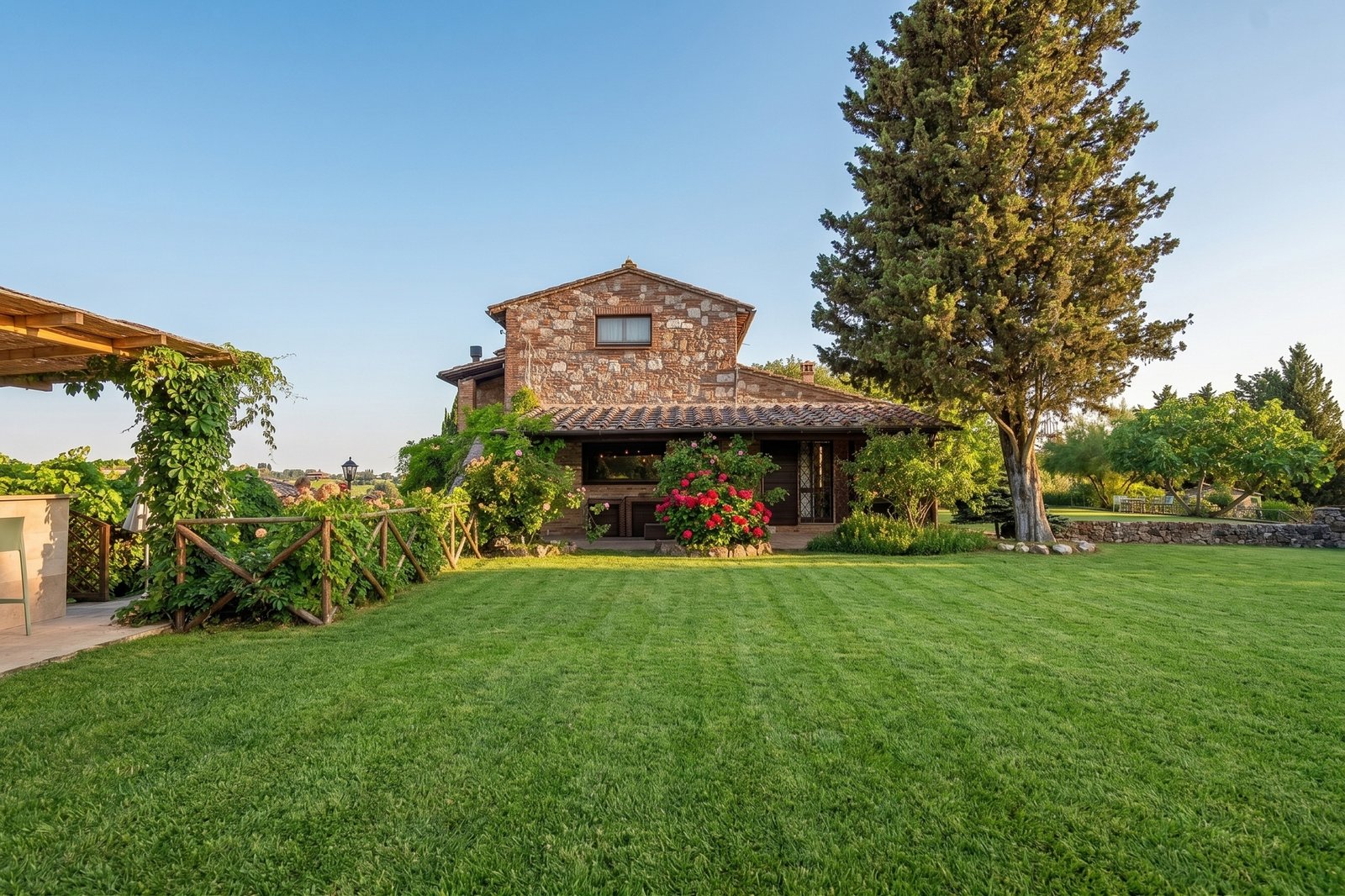 6 Wonderful property with swimming pool in Montepulciano